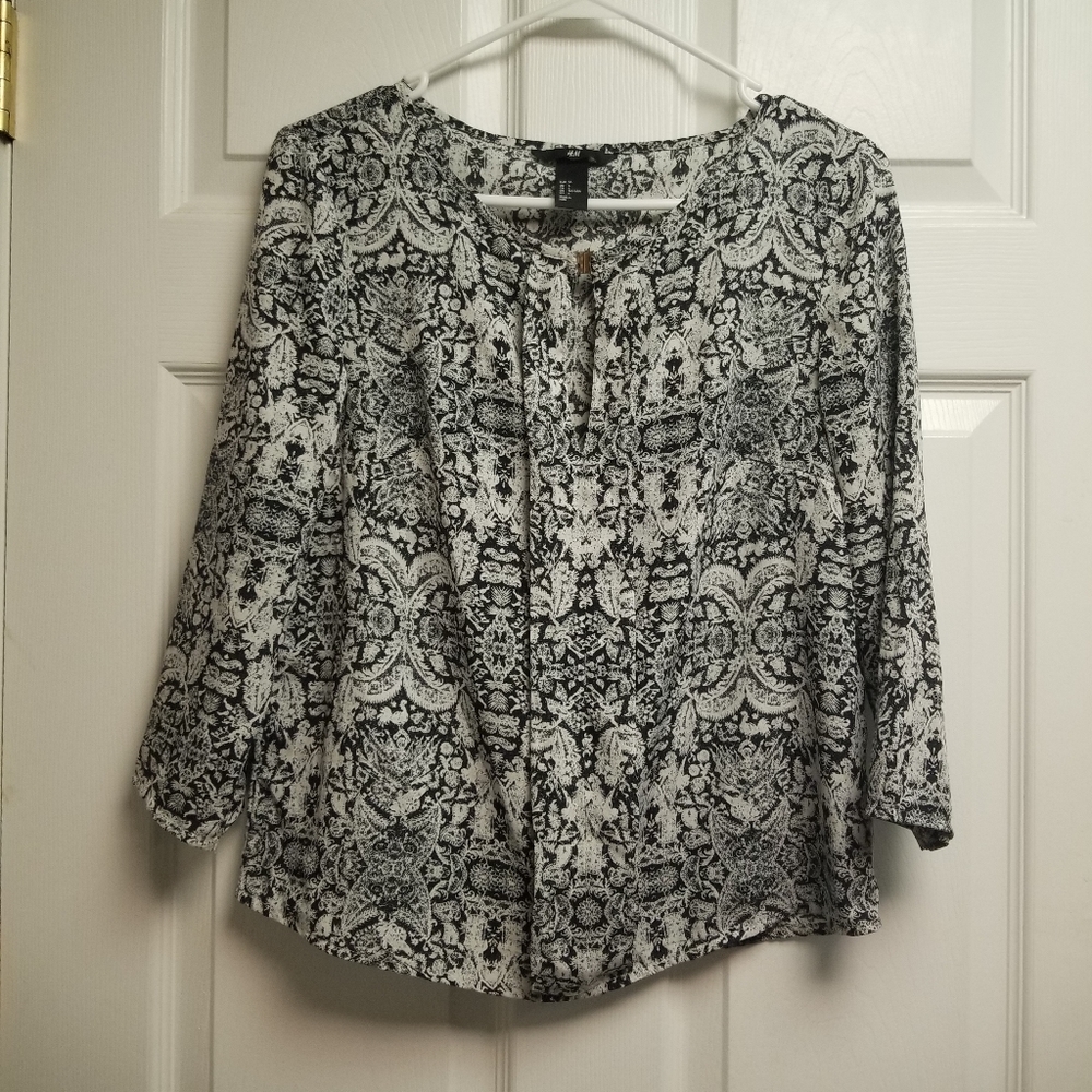 H & M Ladies Black & White Pattered Blouse Top